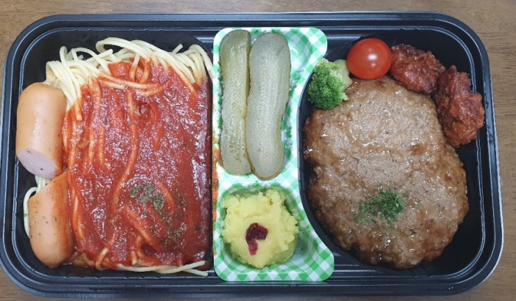  Gs25 편의점 리뷰 자이언트함박 스파게티 추천. 압도적인 크기와 맛.