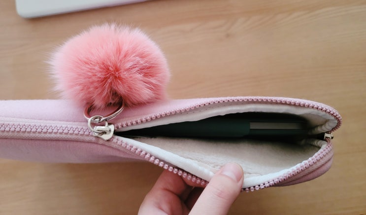  [후기] 아이패드 악세사리 추천! 아이펠리 자수 이니셜 스트랩 파우치