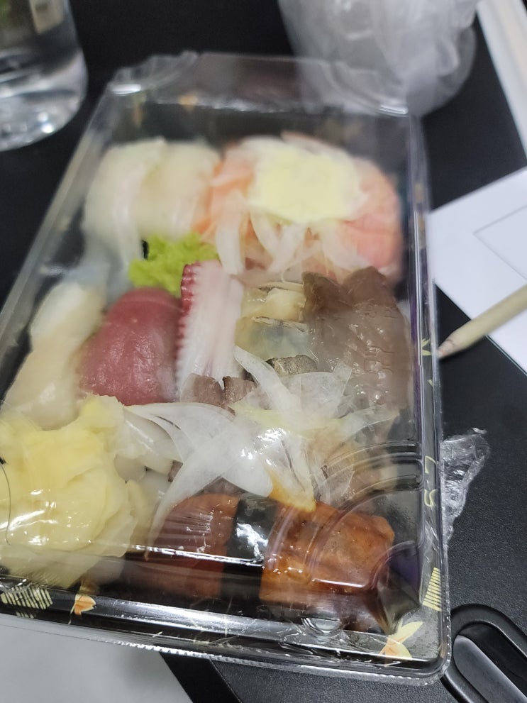 저녁 술주점 갔다가 오늘 점심은 초밥이다! 저녁 술주점 갔다가 오늘 점심은 초밥이다!