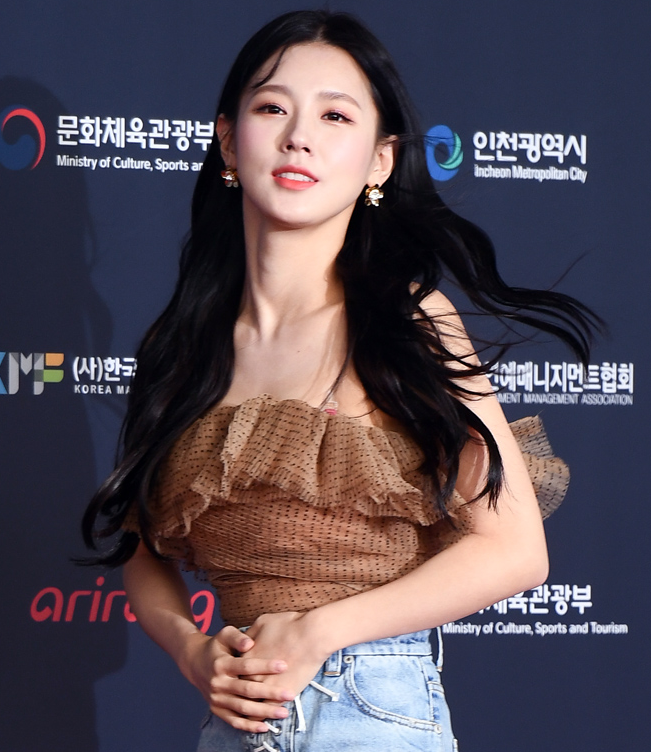 여자아이들 미연 사주에 필요한 나무 목(木)...
