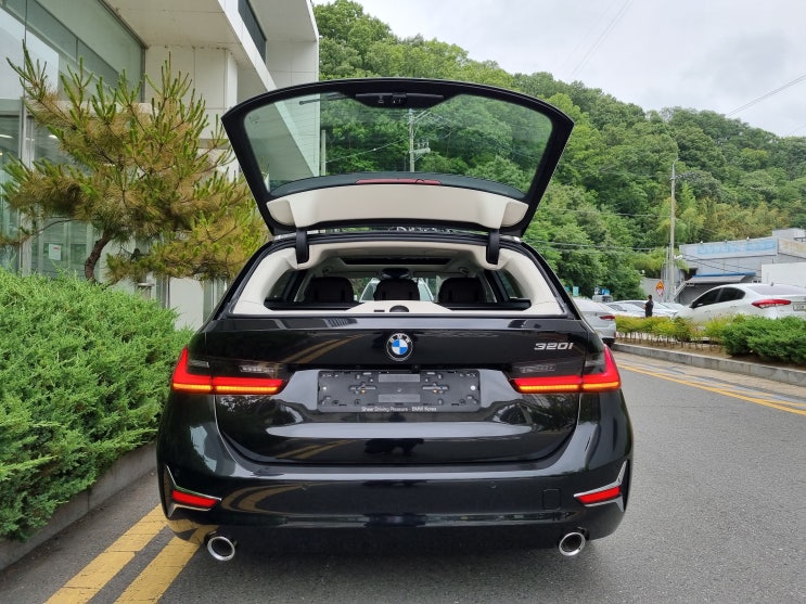 BMW 320i 투어링 럭셔리 이노베이션 출고 후기 - 대구 소개 고객 BMW 320i 투어링 럭셔리 이노베이션 출고 후기 - 대구 소개 고객