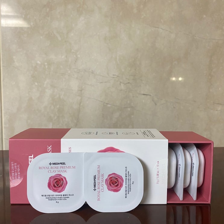  로얄로즈프리미엄클레이마스크로 모공은 말끔하게 얼굴은 생기 있게