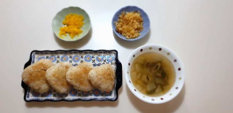 '요아빠 불꽃남자k'의 집에서 해먹는 구운주먹밥(야끼오니기리)