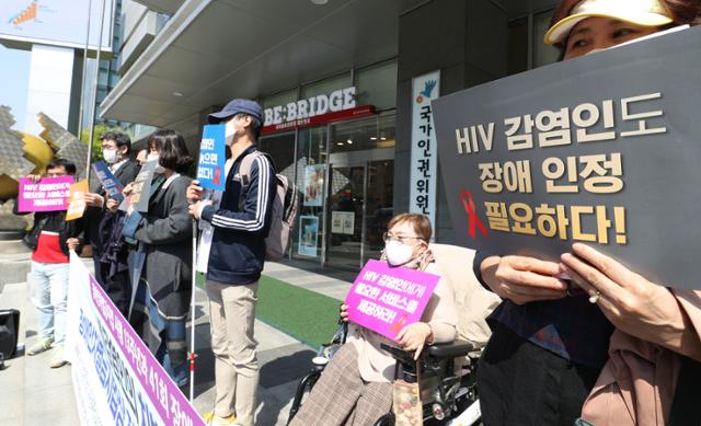"하루만…" 힘겨운 장애 가족 "국가가 책임지고 수요자 중심 복지 시행을" "하루만…" 힘겨운 장애 가족 "국가가 책임지고 수요자 중심 복지 시행을"