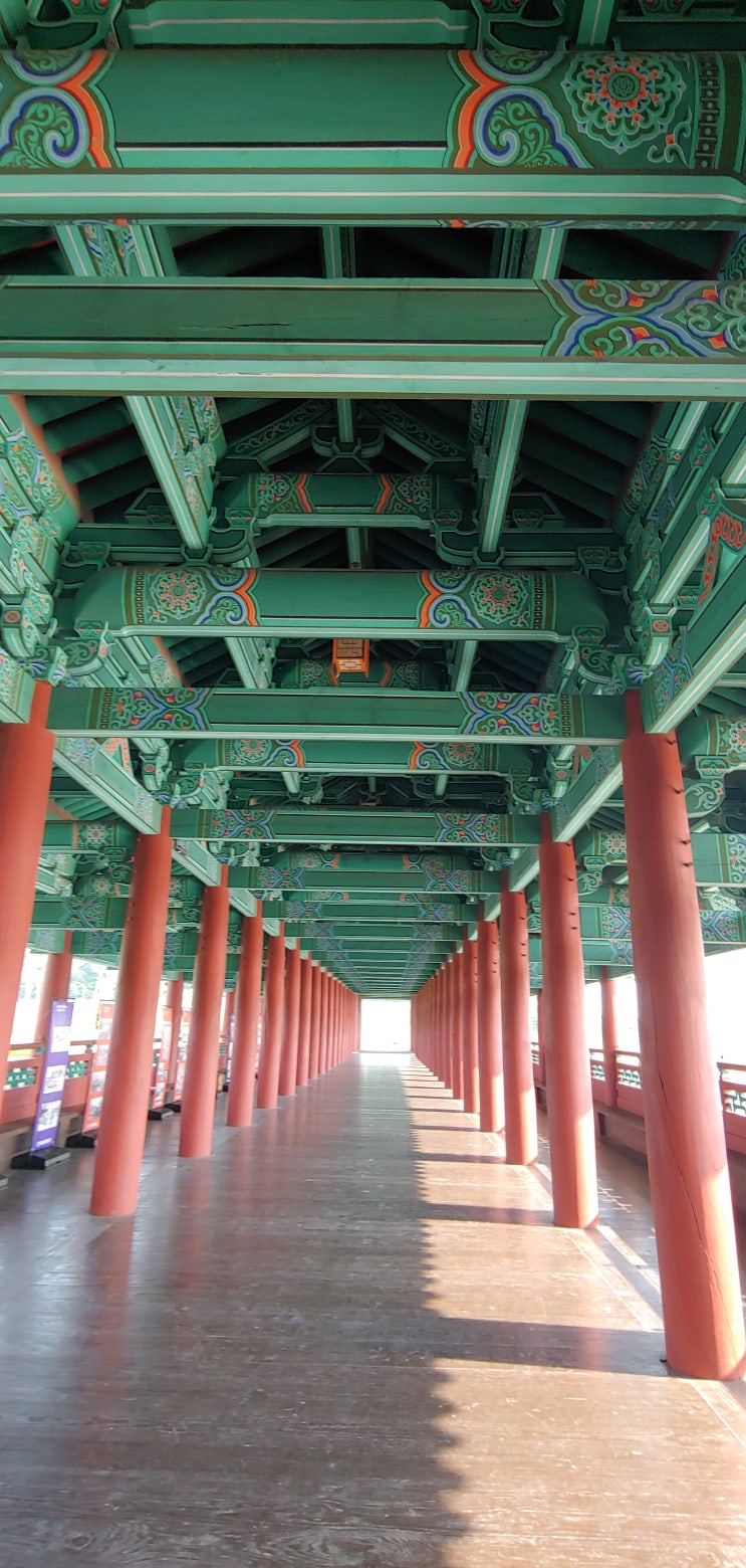  경북 경주: 월정교의 목구조물 부분 결구 모형,월정교 역사 유적지 복원, 세굴방지목,귀면와,보상화문양전돌, 연화문 곱새기와,신라왕경도,입장료,주차장