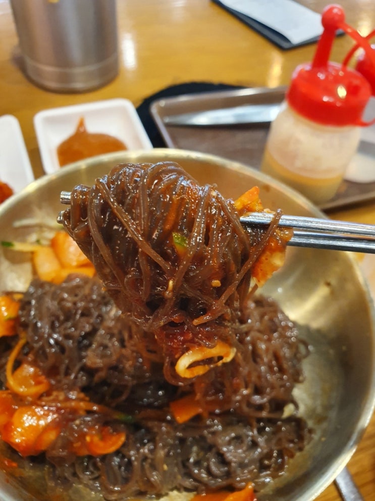  [미쓰족발] 점심메뉴 비빔냉면  & 숯불고기  