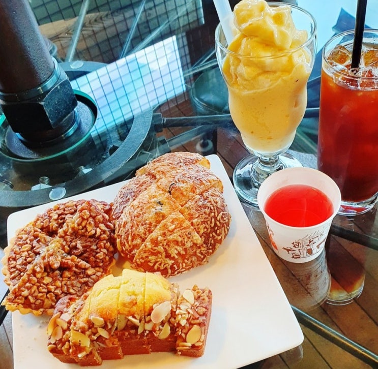 대구 팔공산 이색 베이커리 카페 추천 : 빵무라 카페 / 베이커리 맛집 / 유기농 밀가루 사용 / 볼거리 많은 빈티지 카페 대구 팔공산 이색 베이커리 카페 추천 : 빵무라 카페 / 베이커리 맛집 / 유기농 밀가루 사용 / 볼거리 많은 빈티지 카페