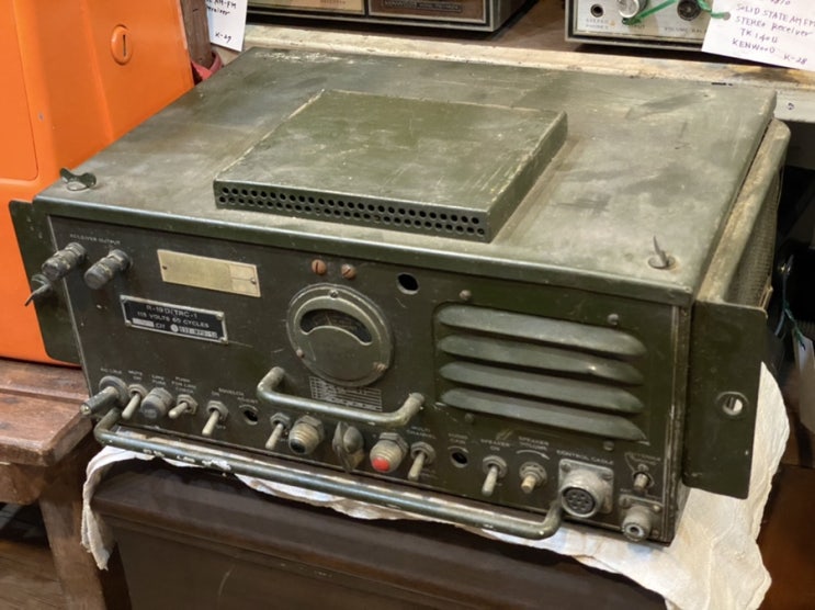  미국 Hallicrafter FM 군용수신기