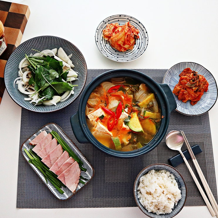  간단한저녁메뉴 된장찌개 레시피와 고깃집 양파절임