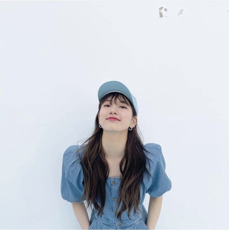  게스 점프수트  수지가 입은 데님 화보 패션  직접 입어 본 후기.