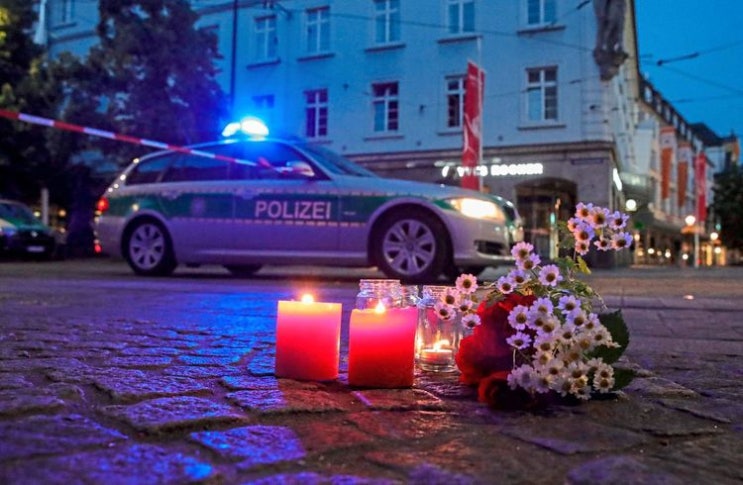 [독일뉴스]  뷔르츠부르크 묻지마 테러발생 Würzburg 무고한 행인상대로 무차별 흉기 공격
