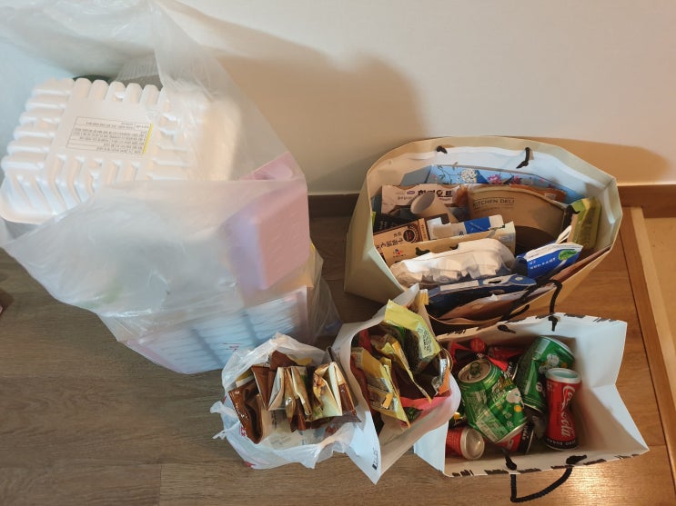 [분리수거의 날] 4인가족의 일주일치 재활용 쓰레기