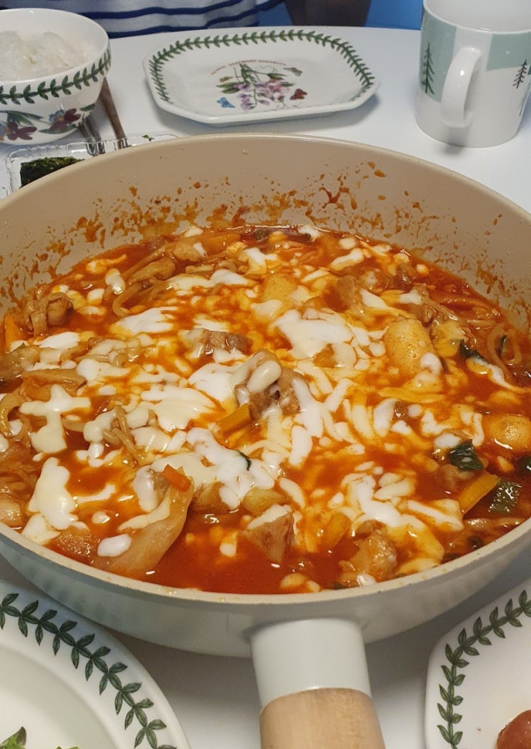  배민B마트 '프레시지 치즈를품은닭갈비' 매콤하고 맛있어요
