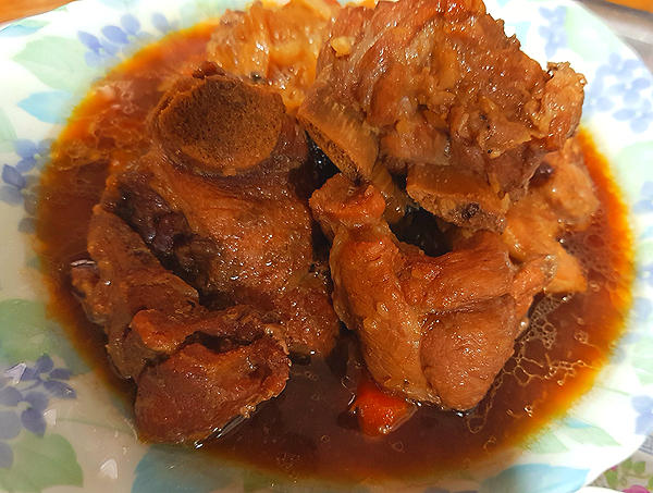  돼지 갈비찜 압력솥, 칼로리는 얼마나 될까?