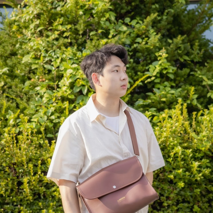  스트릿 크로스백, 고객의 의견에 답장하는 가방 브랜드 에이멘테