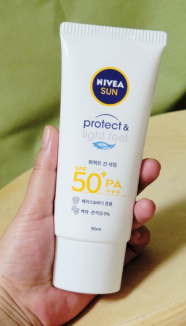  촉촉한 선크림 / 니베아 선 프로텍트 앤 라이트 필 퍼펙트 선 세럼