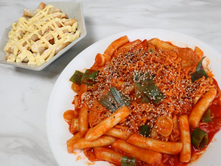  혜화동 봉쥬떡볶이 떡볶이밀키트 & 버터갈릭감자튀김 택배