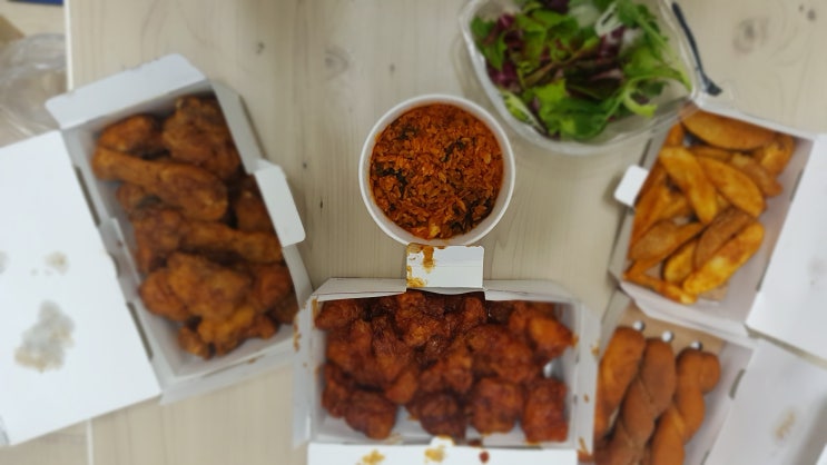  교촌치킨과 꽈배기 닭갈비밥