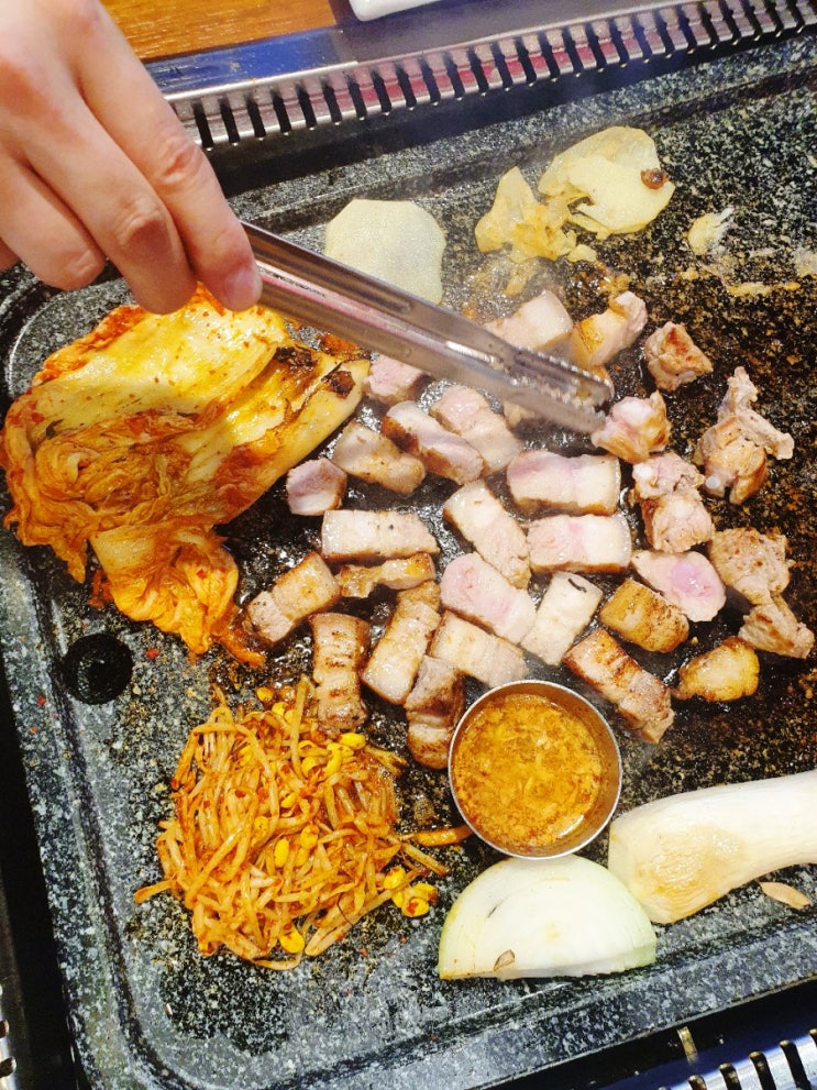 용담동 돌판집, 돌판에 구워 먹는 삼겹살 맛집