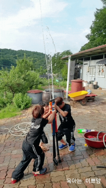  외가집 시골 물총놀이로 시원한 여름 보내기