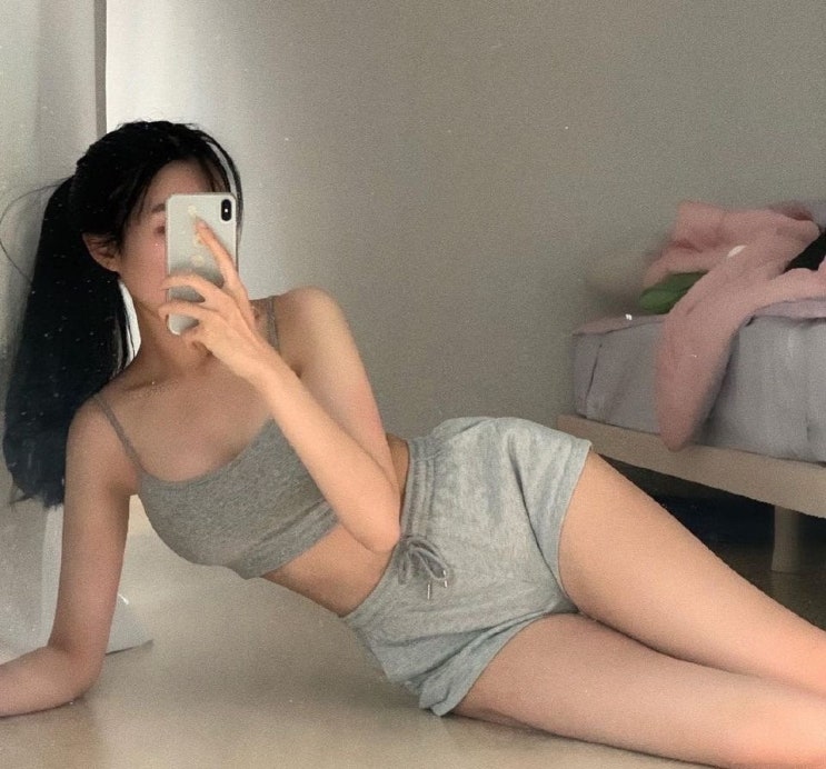 인기여캠 최슬기 인스타그램 홈웨어돌핀팬츠모습 인기여캠 최슬기 인스타그램 홈웨어돌핀팬츠모습