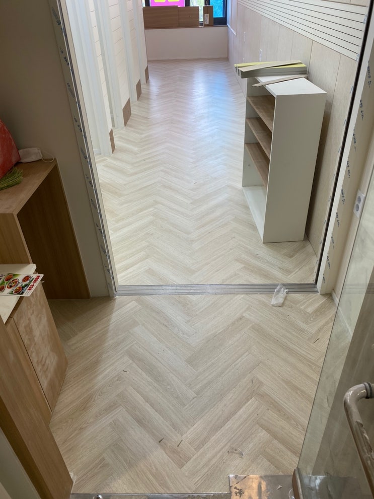  헤링본 스노우 HOW0021 LG 하우스 데코타일 은평구 시공후기