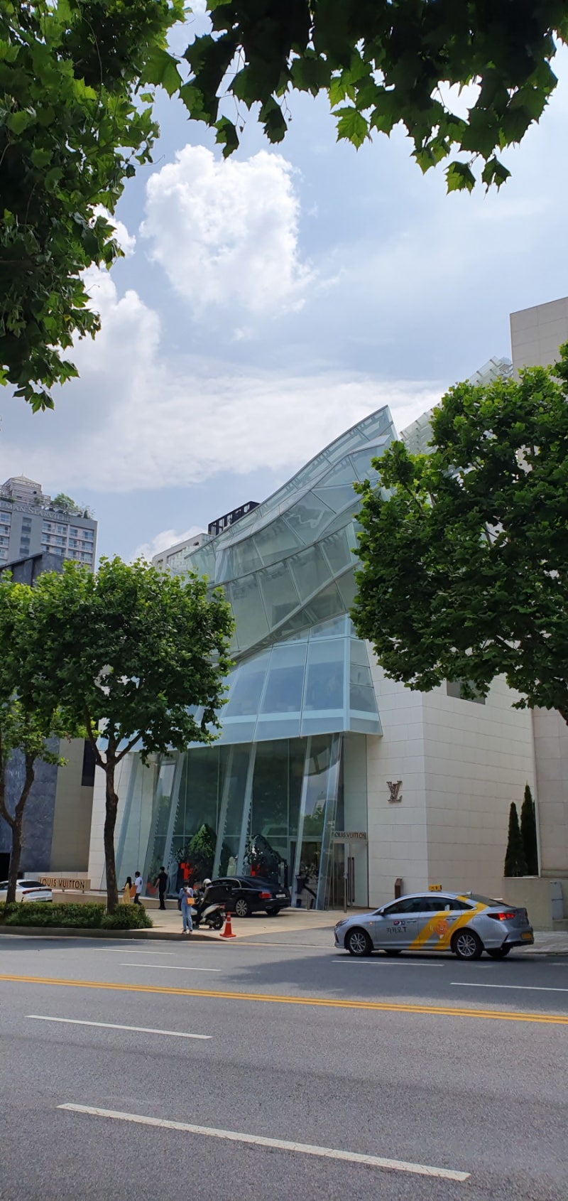 Louis Vuitton Maison Seoul, South Korea – arc