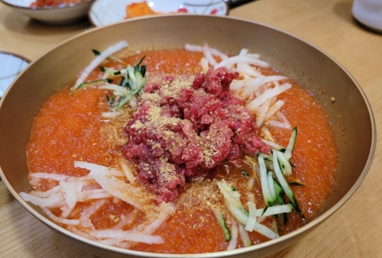  경주 함양집 보물로점 로봇이모가 서빙하는 육회물회전문점