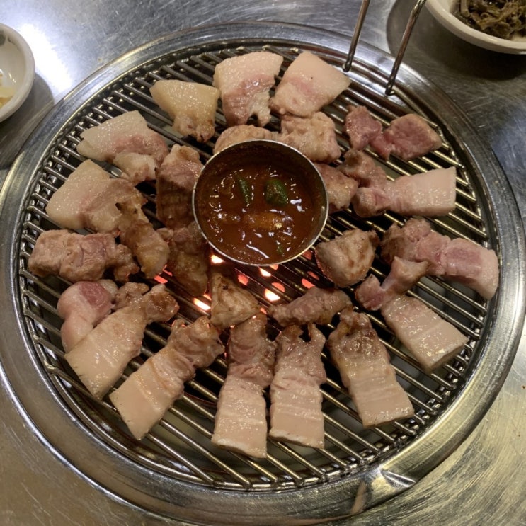  노형동 - 연탄과 친한 돼지