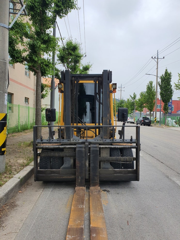  현대지게차 2010년식 중고 7톤 70DE 2단 STD V300마스트