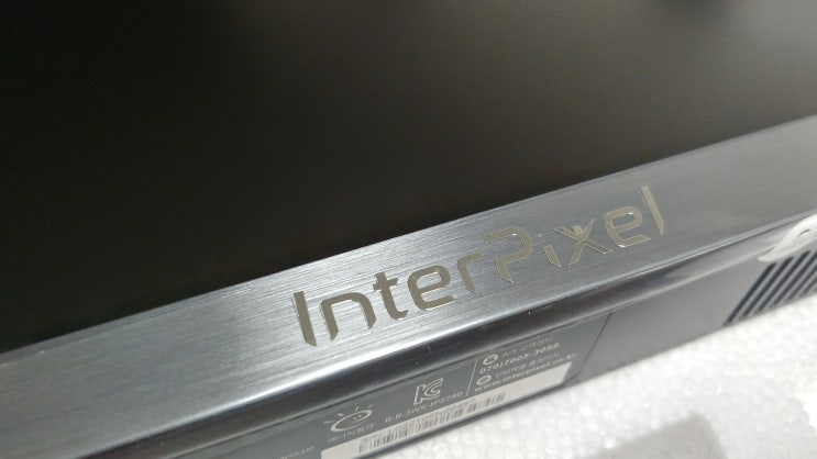 좁은 책상에서 PC 모니터 두 개 사용하기 (듀얼 모니터 상하 사용) 좁은 책상에서 PC 모니터 두 개 사용하기 (듀얼 모니터 상하 사용)