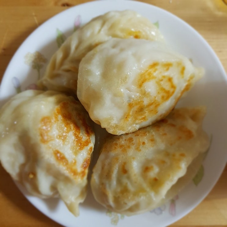  묵은지 무김치로 만두 만들어 보아요.