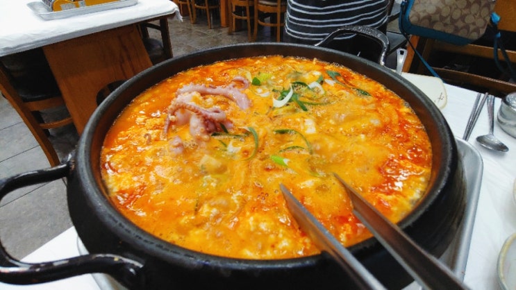  강릉 맛집, 차현희 순두부 청국장 : 지역 맛집을 간다, 메인 메뉴보다 사이드 메뉴가 더 푸짐하고, 아이들이 더 좋아한다, 단촐한 메뉴의 초당동 순두부집~