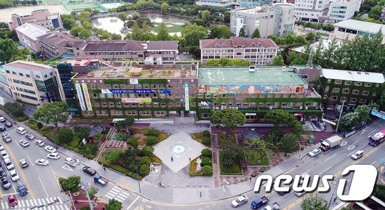 학대피해 아동쉼터 운영에 자격미달 법인 선정…특혜 논란 학대피해 아동쉼터 운영에 자격미달 법인 선정…특혜 논란