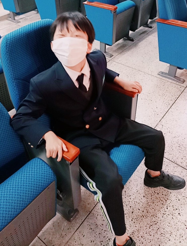  쏜살같은 중학교 생활-졸업 앨범 찍다