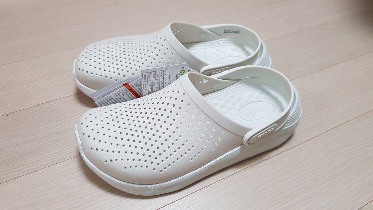  크록스 라이트라이드 250사이즈사용 구매후기 흰색간호화사용 발바닥완전편함 crocs Lite Ride