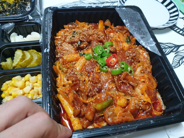  곱깨비에서 곱창볶음 시켜먹었습니다.