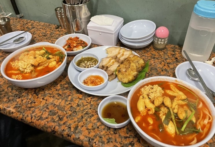  하니칼국수