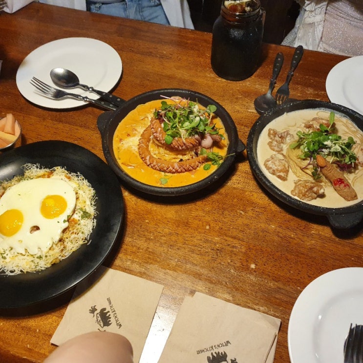  [홍대 마녀주방] 친구생일차 방문한 마녀주방