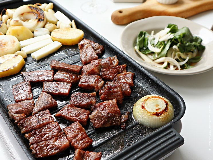  익살 한우 살치 투뿔 마블링 나인 살살 녹는다.