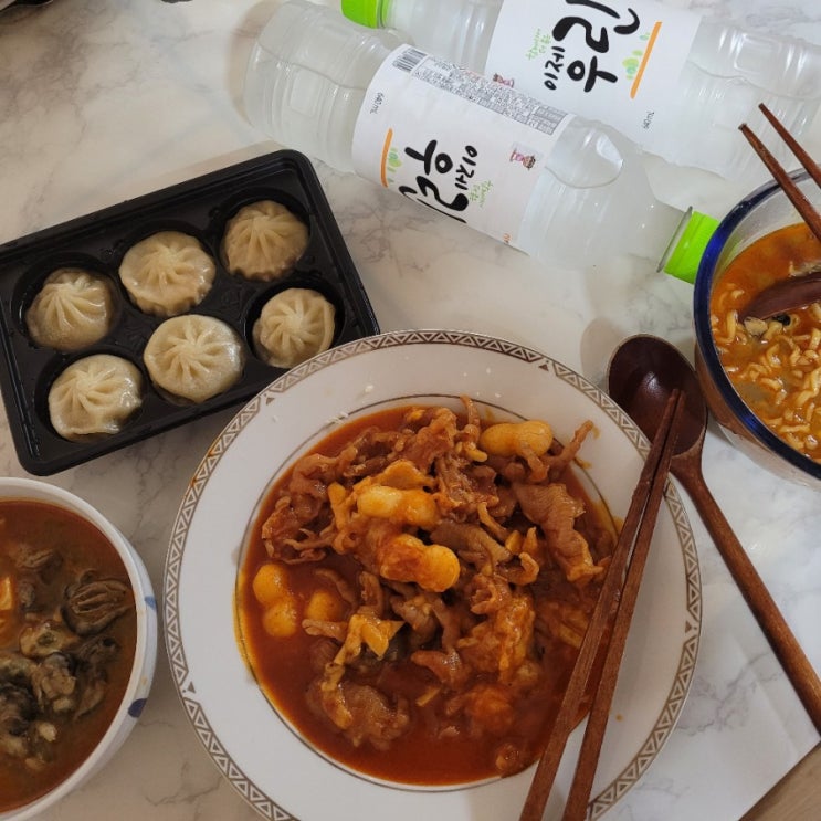 에스라인무뼈닭발 송이불닭발 생면식감매운맛 하루단백바 철수네매운갈비찜 변화가필요할만두하지 죠크박 불이아봉명점 뚜레쥬르치즈브라우니