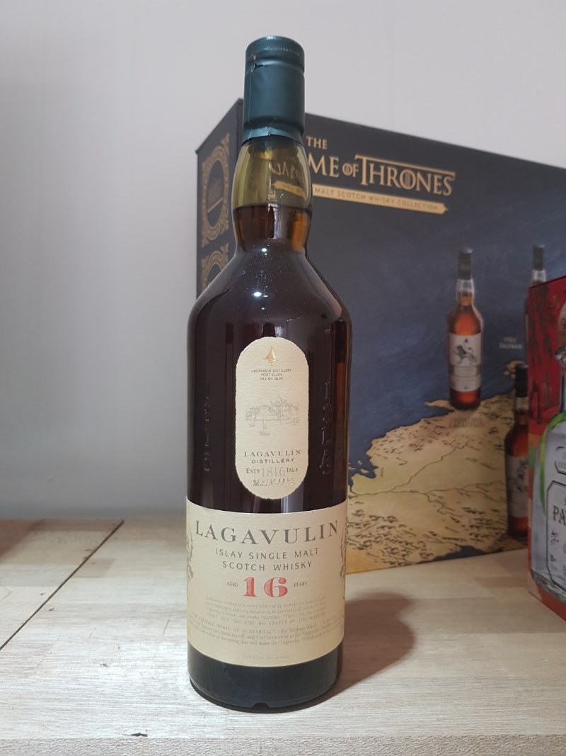 위스키] 라가불린 16년, 아일라 위스키의 제왕(Lagavulin 16Y) : 네이버 블로그