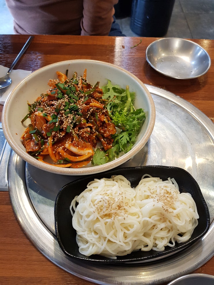 인천 검단 사거리역 먹거리타운 맛집 배부장찌개 꼬막무침 주문 후 꼬막 비빔면과 꼬막 비빔밥 맛있게 먹기 인천 검단 사거리역 먹거리타운 맛집 배부장찌개 꼬막무침 주문 후 꼬막 비빔면과 꼬막 비빔밥 맛있게 먹기