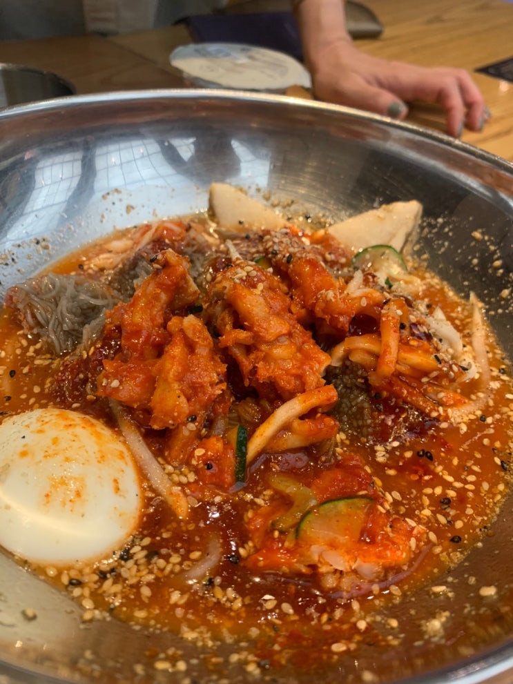  압구정 갤러리아 백화점 맛집 속초코다리냉면&부르클린더버거조인트 꿀맛