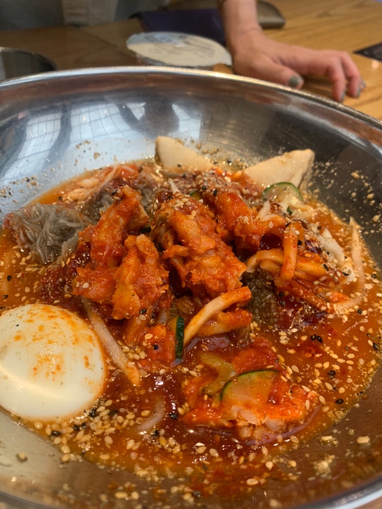 압구정 갤러리아 백화점 맛집 속초코다리냉면&부르클린더버거조인트 꿀맛