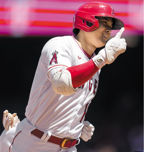 오타니, 타자·투수로 동시에 올스타… MLB 새 역사 썼다 오타니, 타자·투수로 동시에 올스타… MLB 새 역사 썼다