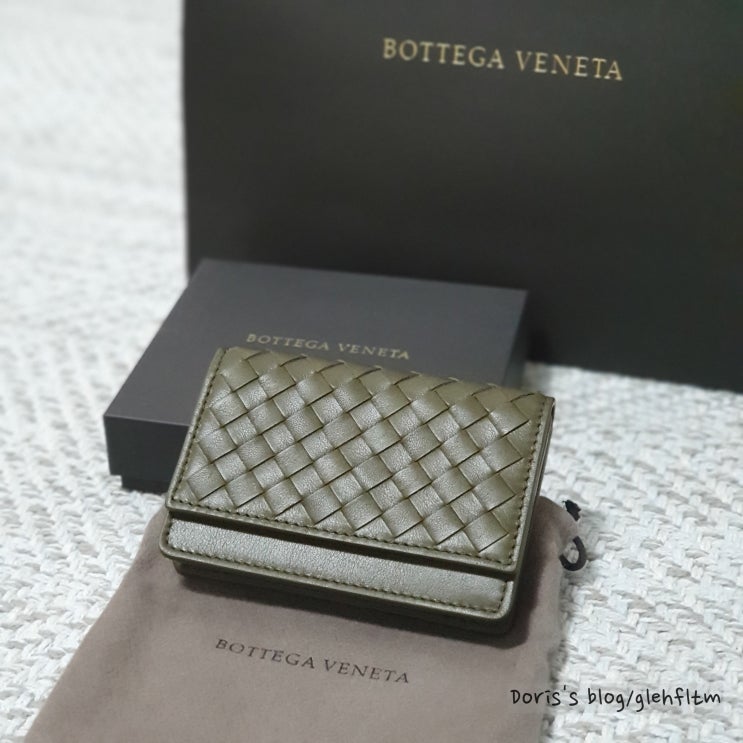  보테가베네타 BOTTEGA VENETA 133945 V001U 1000 인트레치아토 나파 폴드 카드지갑