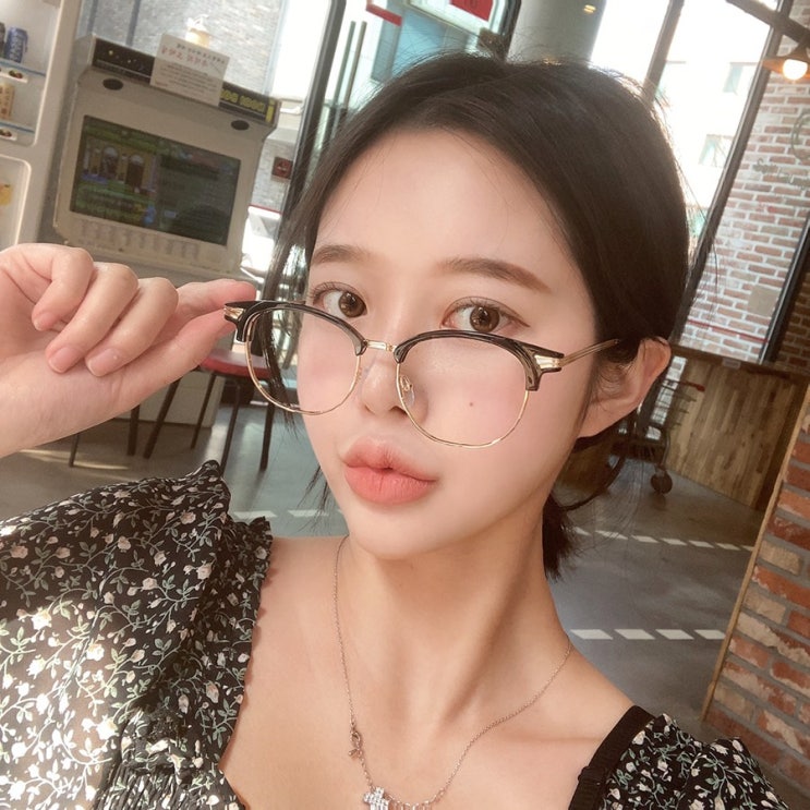 많이 찾는 하리몽드 하금테 블루라이트차단 안경테 반무테 남자 여자 시력보호 패션 안경 ··· 많이 찾는 하리몽드 하금테 블루라이트차단 안경테 반무테 남자 여자 시력보호 패션 안경 ···
