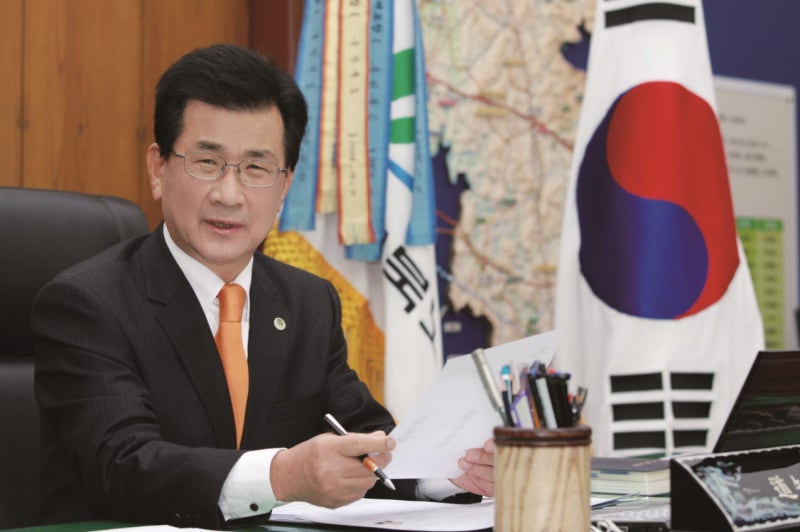 이시종 충청북도지사 - 기업의 활발한 투자유치와 각종 개발 호재로 더욱 기대되는 ‘충북’