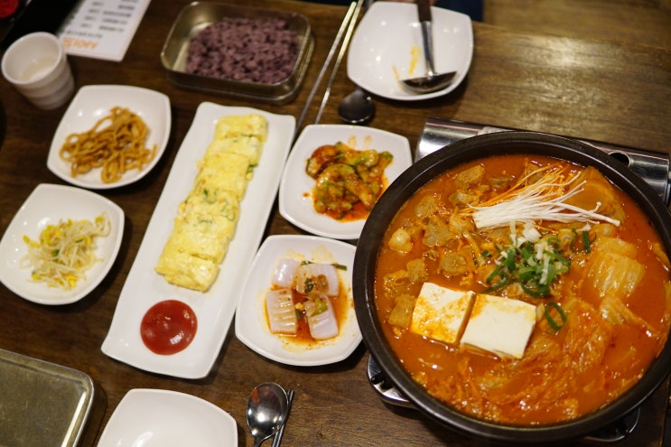  서현역한식 옹기김치집 / 밥 두공기 거뜬 묵은지김치찜 먹으러~